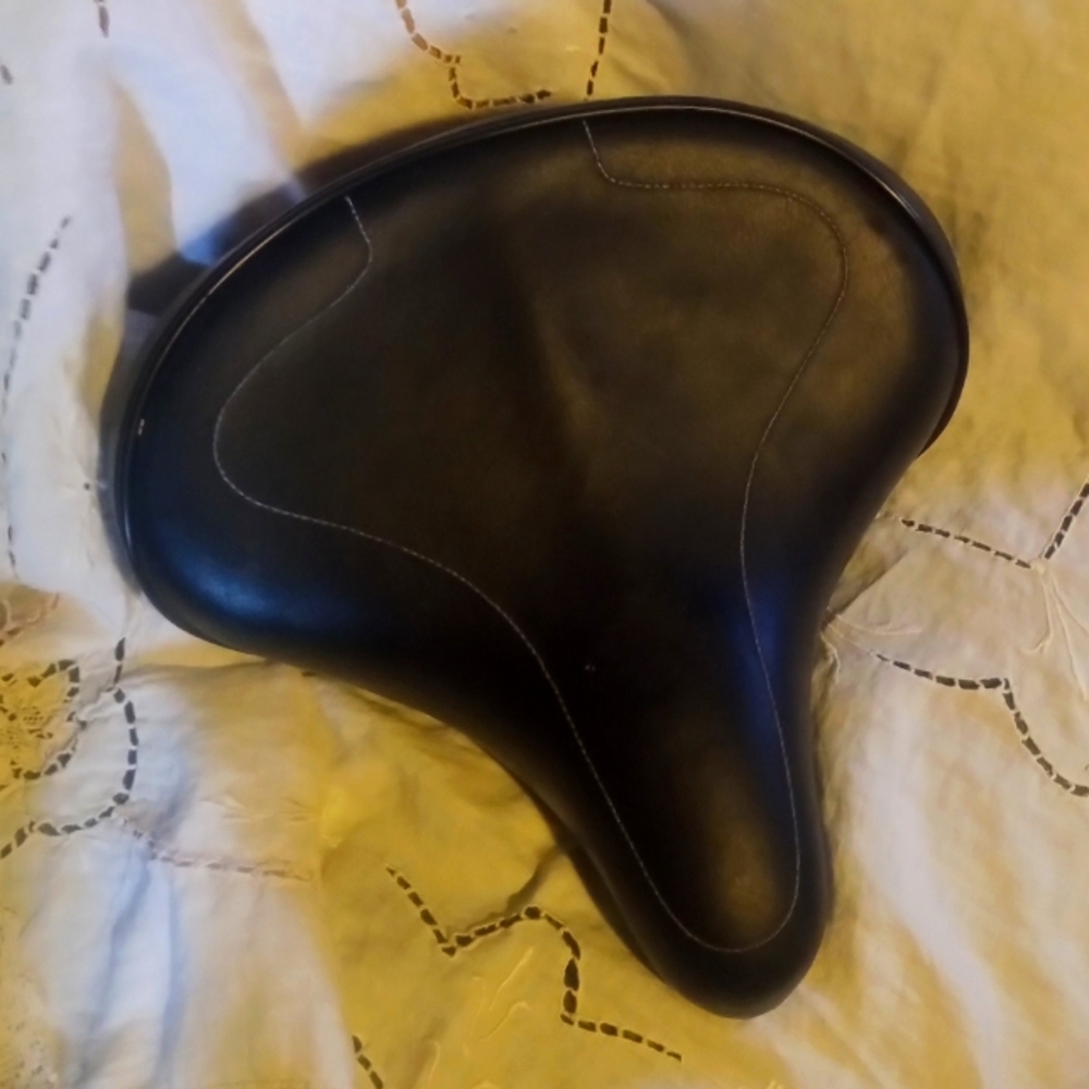 Schwinn large soft  ShoWell yxy bihe seat with suspension